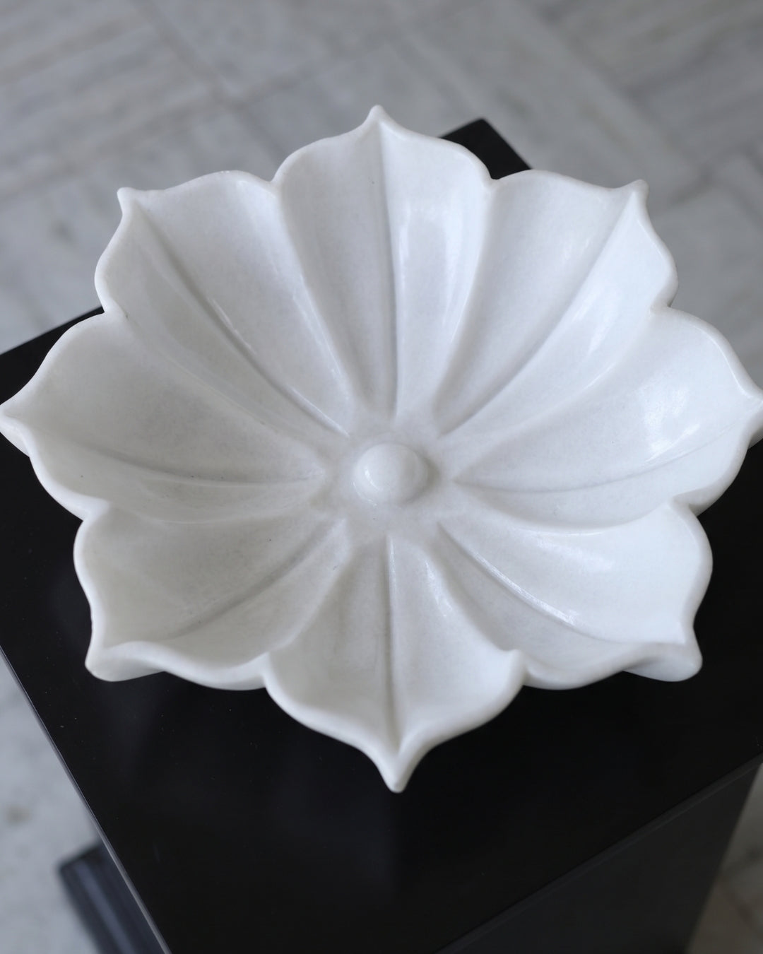 Hand-Carved White Marble Lotus Decorative Bowl with Scalloped Petal Design